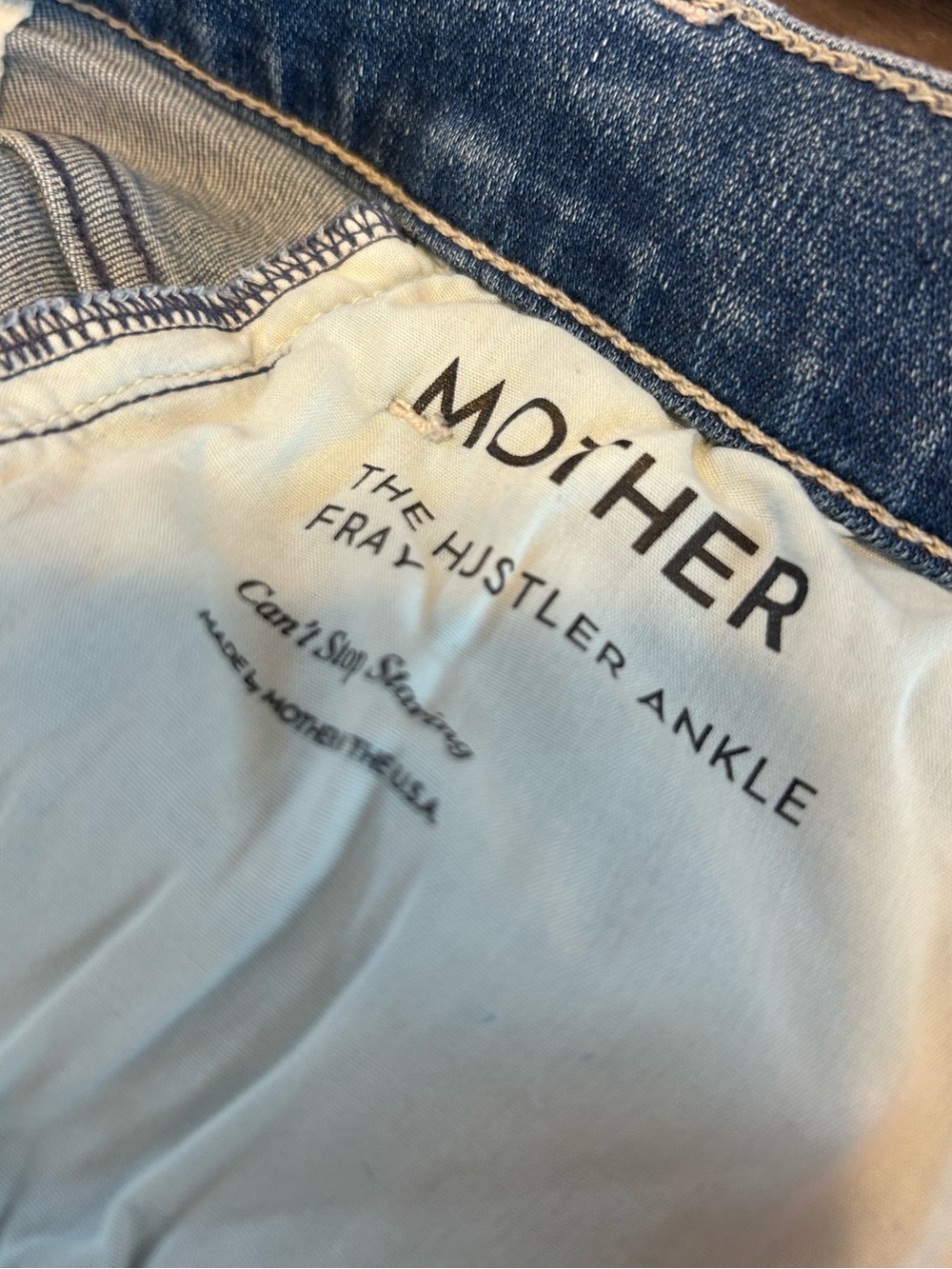MOTHER The Hustler Ankle Fray Distressed Jeans Can’t Stop Staring Wash Size 32 - Picture 9 of 9